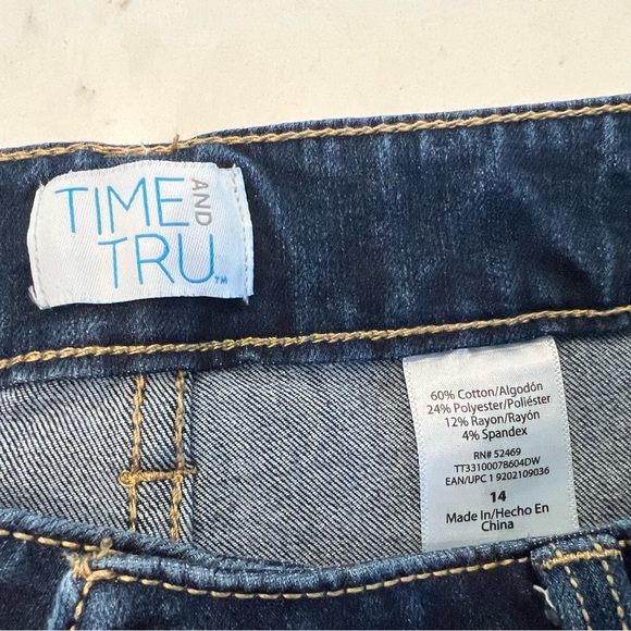 Time and Tru Women’s Dark Blue Skinny Jeans - Picture 3 of 4